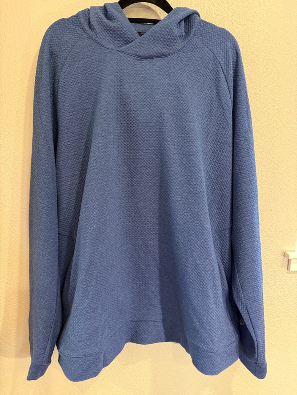 Lululemon MENS Navy Blue Textured Hooded Pullover